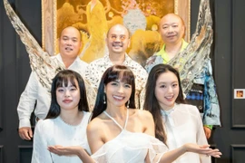 Dàn "sao" Việt và Hoa hậu quốc tế đổ bộ triển lãm “thiên đường nghệ thuật băng đảo” 