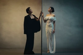 Bộ ảnh đậm chất điện ảnh của Hoa hậu Thuỳ Tiên và nghệ sĩ Hồng Đào