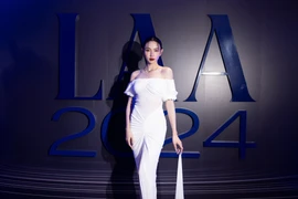 Hoa hậu Thùy Tiên nhận 2 giải thưởng cùng một lúc