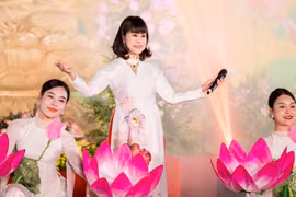 Hồ Quỳnh Hương cùng dàn nghệ sĩ tỏa sáng tại đêm nhạc "Sáng đạo trong đời" ở Ninh Bình