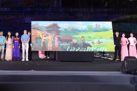 Đấu giá thành công 2,5 tỷ đồng ủng hộ đồng bào vùng lũ tại show diễn "Bước chân Di sản"