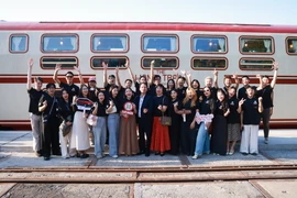 Thí sinh "Tiếng hát Hà Nội 2025" đi tàu trải nghiệm văn hóa Thăng Long – Kinh Bắc