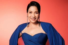 Dàn "sao" nổi tiếng biểu diễn trên sân khấu kính giữa hồ tại Bảo tàng Hà Nội 