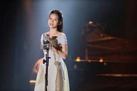 Cô bé 13 tuổi gây "sốt" khi hát ca khúc về mẹ do nhạc sĩ Lưu Hà An sáng tác