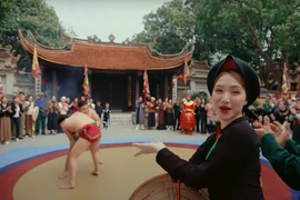 Mang cả làng đi quay MV, rủ Xuân Hinh hát Rap, MV "Bắc Blinh" của Hòa Minzy lọt Top "triệu view"