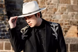 Tùng Dương đổi "gu" thời trang, hướng tới hình ảnh "quý ông lịch lãm"