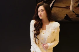 Hoa hậu Lương Thuỳ Linh nổi bật tại "Tuần lễ thời trang Paris"