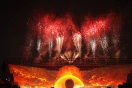 Con trai, cháu nội của nhạc sĩ Văn Cao cùng 15.000 người hát Quốc ca, lập kỷ lục Việt Nam