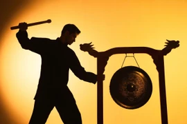 Tuấn Ngọc chơi cồng chiêng, đánh trống, thổi sáo...trong MV “Hào khí Việt Nam”