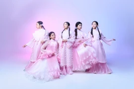 Ấn tượng với bộ sưu tập thời trang "Bách hoa tiên" dành cho trẻ em