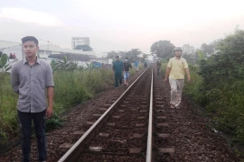 Đi bộ qua đường ray, người đàn ông bị tàu cán chết thảm