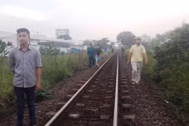 Đi bộ qua đường ray, người đàn ông bị tàu cán chết thảm