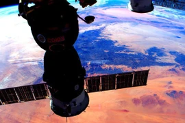 Ngắm vẻ đẹp mê hồn của Trái Đất từ không gian