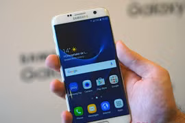 Galaxy S7 và S7 edge trang bị cảm biến chống nước qua cổng USB?