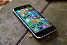 iPhone 7S là thế hệ iPhone màn hình OLED?