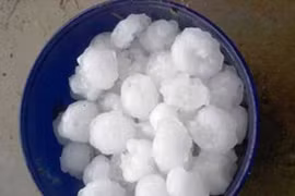 Mưa đá "khủng" ở miền tây Nghệ An