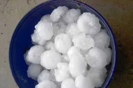 Mưa đá "khủng" ở miền tây Nghệ An