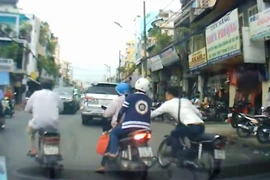 Bắt giữ tên cướp giật táo tợn trên đường phố bị camera ghi lại được