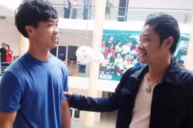 Danh thủ Hồng Sơn nhắn nhủ Công Phượng trước trận bán kết lượt về