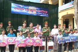 Ấm lòng học sinh vùng cao khi bước vào năm học mới