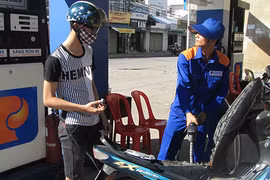 Xăng tăng 675 đồng/lít
