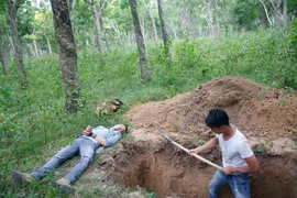 "Hot boy nổi loạn 2" hé lộ phân đoạn bị cắt bỏ, cái kết khác của phim