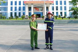 Bộ trưởng Tô Lâm gửi thư khen chiến sỹ Công an tham gia giải cứu 105 em học sinh khỏi vùng nước lũ