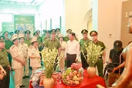 Công an Hà Nội tự hào tiếp bước truyền thống những người anh hùng