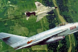 MiG 17 Việt Nam hạ gục F-105 'Thần sấm' và F-4 'Con ma' khiến Mỹ bàng hoàng