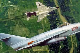 MiG 17 Việt Nam hạ gục F-105 'Thần sấm' và F-4 'Con ma' khiến Mỹ bàng hoàng