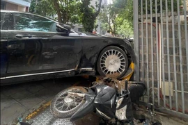 [Tin nhanh sáng 31-7-2022] Tài xế Mercedes S450 mất lái đâm BMW và loạt xe máy trên phố Hà Nội
