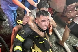 Bộ trưởng Tô Lâm tặng Bằng khen cho các cá nhân, tập thể Công an Hà Nội tham gia chữa cháy, cứu người 