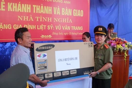 Công an huyện Đông Anh đóng góp 1 ngày lương xây nhà tình nghĩa