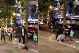 Phẫn nộ cảnh chồng đánh vợ dã man giữa phố