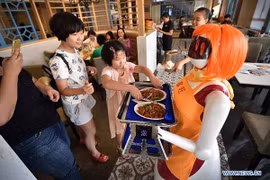 Phục vụ kém, robot bị nhà hàng sa thải