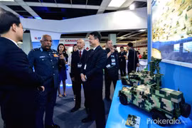 Trung Quốc, Mỹ đưa máy bay tối tân tới triển lãm quân sự ở Malaysia 