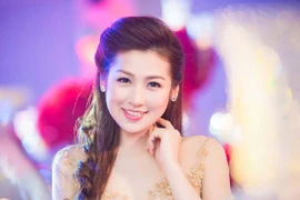 Xao lòng trước vẻ ngọt ngào của Á hậu Dương Tú Anh