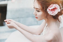 Ngân Khánh khoe vóc dáng mảnh mai cùng váy cưới