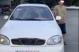 Tạm giữ 1 xe ô tô vận chuyển gần 1.000 cây thuốc lá lậu trên cao tốc