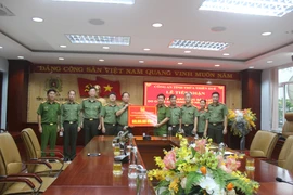 Thêm 600 triệu đồng được CATP Hà Nội trao tặng nhân dân, CBCS Công an tỉnh Thừa Thiên Huế