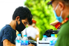 Uống nước lạ, lái xe dương tính với ma túy