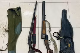 Thu hồi 2 khẩu súng săn của người dân tự nguyện giao nộp