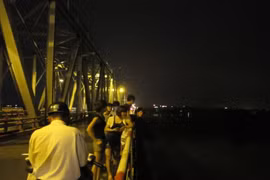 Nghi án nam thanh niên nhảy cầu chết giữa đêm khuya