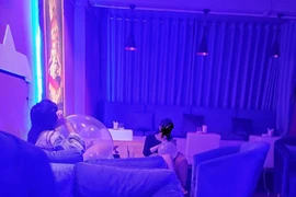 Đột kích bắt tại trận “bóng cười” trong quán bar