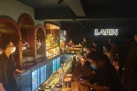 Xử phạt 30 triệu đồng quán cà phê ca nhạc tại phố cổ đón khách trong dịch Covid-19