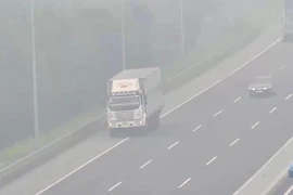 Xử lý nghiêm tài xế lùi xe trên cao tốc Hà Nội - Quảng Ninh