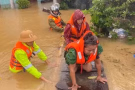 Bộ Công an chỉ đạo lực lượng CSGT và Công an địa phương khắc phục lũ lụt