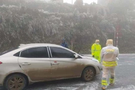 Đường đóng băng, cẩn trọng tai nạn liên hoàn khi đi ngắm tuyết