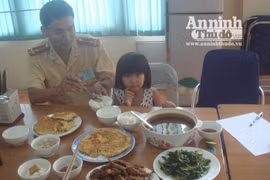 CSGT đang tìm bố mẹ cho bé gái bị lạc tên Hạnh