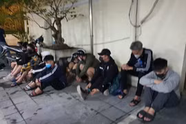 Xem Cảnh sát giao thông và Hình sự truy bắt đua xe trong đêm